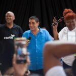Zeca Pagodinho Instagram - Valeu grandão @cufabrasil ! Valeu grandão @cufario ! Uma honra ser homenageado no #DiadaFavela ! Viva a potência das favelas ! 📷 Marcelo Dias / Cufa