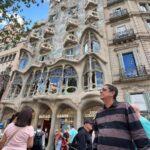 Zeca Pagodinho Instagram - Nosso blogueirinho de viagens ataca novamente! Dessa vez, passeando por Barcelona! Chique demais! ✨️😎 Ontem teve um show lindo na sala Apolo, com ingressos esgotados e energia lá no alto! E neste domingo, dia 22, Zeca Pagodinho estará em Genebra, na Suíça! Será o encerramento da #EuroTour e vai ser uma festa! Continue acompanhando aqui nas redes!