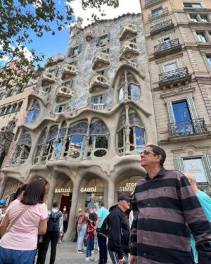 Zeca Pagodinho Instagram - Nosso blogueirinho de viagens ataca novamente! Dessa vez, passeando por Barcelona! Chique demais! ✨️😎

Ontem teve um show lindo na sala Apolo, com ingressos esgotados e energia lá no alto!

E neste domingo, dia 22, Zeca Pagodinho estará em Genebra, na Suíça! Será o encerramento da #EuroTour e vai ser uma festa!

Continue acompanhando aqui nas redes!