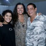 Zeca Pagodinho Instagram - Comemorar os 65 anos de vida e 40 de carreira na mesma data no Engenhão, foi muita emoção! #Tbt 😍 Confira alguns momentos dos bastidores daquela noite inesquecível! Teve bolo de parabéns pro Zeca Pagodinho com a presença dos amigos queridos e da família! Foi bom demais! 📸 @veradonato