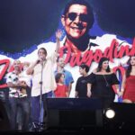 Zeca Pagodinho Instagram - “Sou feliz e agradeço por tudo que Deus me deu!” 📸 @jucoutinho @gutocosta @yancarpenter Engenhão (Estádio Olímpico Nilton Santos)