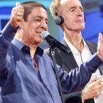 Zeca Pagodinho Instagram - “Sou feliz e agradeço por tudo que Deus me deu!” 📸 @jucoutinho @gutocosta @yancarpenter Engenhão (Estádio Olímpico Nilton Santos)