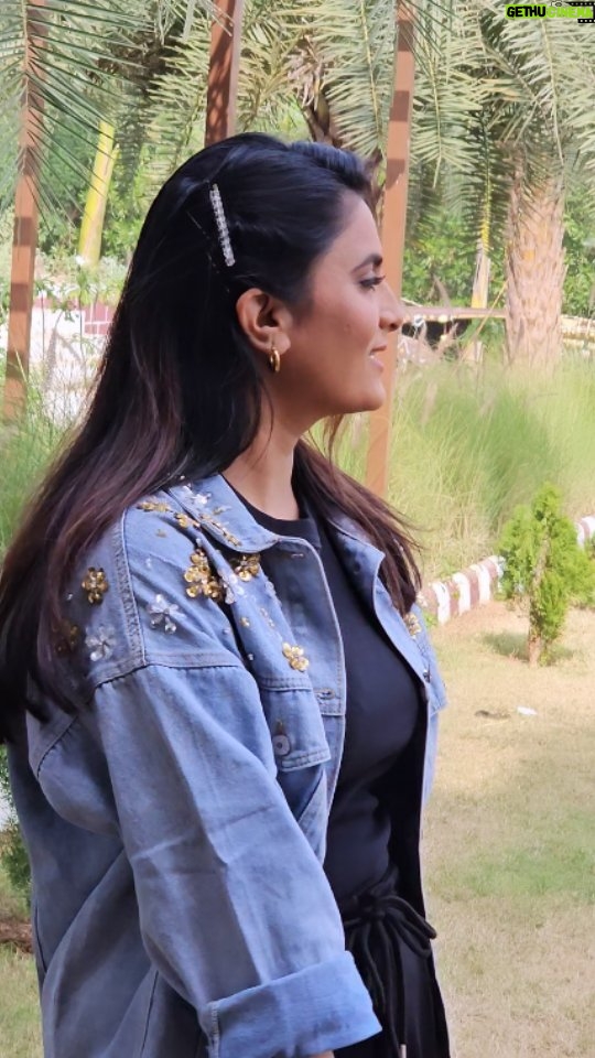 Zeel Joshi Instagram - Tumse Milkar Na Jane Kyu 😍 . . . . . @zeel_joshii #zeeljoshi #actress #singer #trending #lovequotes #love #foryou #explorepage