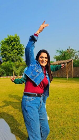 Zeel Joshi Instagram - #banaskantha #rock 🥳😍😃 #desidance #onset
@zeel_joshii #zeeljoshi #dance