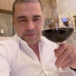 Zezé di Camargo Instagram - O vídeo é um pouco longo, só espero a paciência de vocês para assistir tudo. Kkkkk bjos!!!