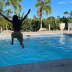 Zoe Saldaña Instagram - My beautiful island: Dominican Republic 🇩🇴. Best Christmas with this weather ☀️, our kind of winter in the tropics 🥰 🏝️