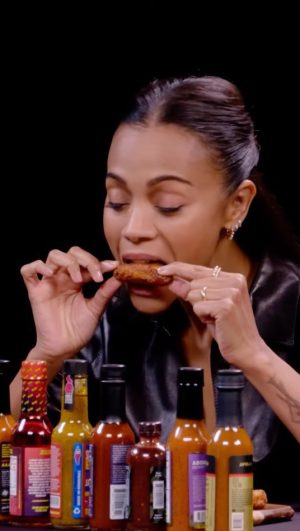 Zoe Saldaña Instagram - Catch me on @hotones 🔥