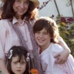 Zooey Deschanel Instagram – Happy Mother’s Day to my AMAZING mom! I’m so lucky I got to have you as my mother. 

And to all the people who mother and nurture like mothers out there- today we celebrate you!