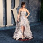 Zooey Deschanel Instagram - Thank you @irisvanherpen for making me feel like an art piece at @vanityfair Styling: @ibabdelnasser Hair: @evaniefrausto Makeup: @missjobaker Dress: @irisvanherpen Shoes: @jimmychoo Jewelry: @ruchinewyork @nickhorey @luisa.alexander @simonejewels Bag: @cultgaia Photos: @gettyentertainment