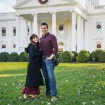 Zooey Deschanel Instagram - Tune in to watch a very merry White House Christmas special airing at 6pm ET/PT today on @HGTV and available to stream on @discovery+. 🎁 #WhiteHouseChristmas