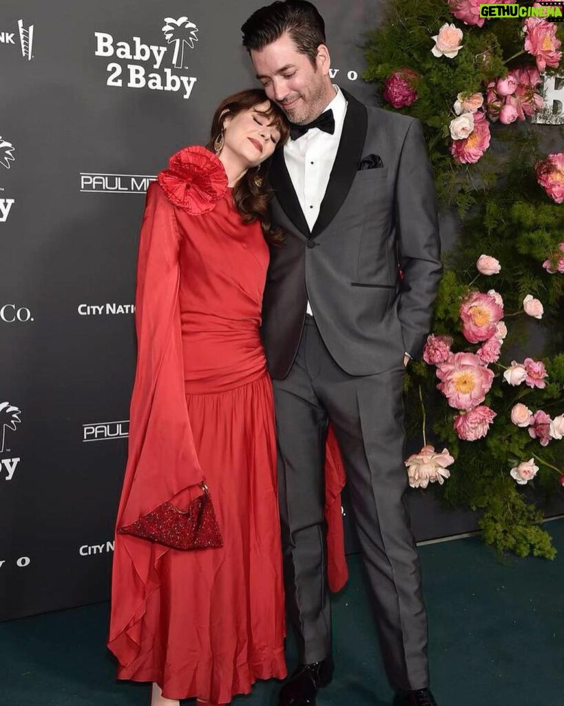 Zooey Deschanel Instagram - Had the loveliest time celebrating one of my favorite charities on Saturday, Baby2Baby, who raised a record amount of money to help children in underserved communities. I wore a very special vintage @ninaricci dress I’ve been waiting to wear since I bought it from @shrimptoncouture over a year ago. Thanks to this whole team getting the look together: Styling: @ibabdelnasser Hair: @brentsmells Make up: @sarahnelsonmakeup Gorgeous clean make up products: @merit Best of all I got to have a night out with my sweetheart and to see some of my wonderful friends.