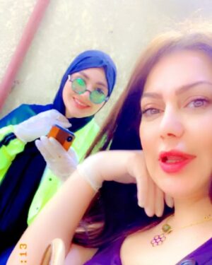 Zuhur Alaa Instagram - طبعا هاي من الصبح وجان اخر ايام تصورينا اني والجميله فاطمه فتوششششه  الي جانت مشرفه على الازياء شكرا الج على كلشي تعبتج ويايه انتي انسانه رائعه ومجتهده وراقيه جدا @fatosh_alazaoya
 #غايب_في_بلاد_العجايب 
#دبي #بغداد #قطر #العراق #الامارات #البصرة #كورونا #خليك_بالبيت #اربيل #الكويت #الاردن #سوريا #صور #ff #iraq # سوريا # ادراما #تصويري