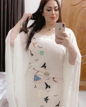 Zuhur Alaa Instagram - انتظرونا قريبا مع الراقيه منال المعتصم @manalalmutasimtv 
كل الشكر والتقدير الى ازياء خاتون 
بغداد @khatunbaghdad