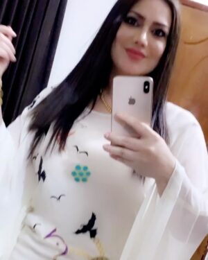 Zuhur Alaa Instagram - انتظرونا قريبا مع الراقيه منال المعتصم @manalalmutasimtv 
كل الشكر والتقدير الى ازياء خاتون 
بغداد @khatunbaghdad