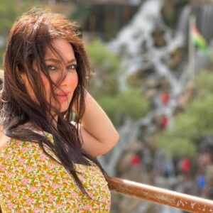 Zuhur Alaa Instagram - ‏"ثُم ادركت أن كُل ما عليّ فعله هو 
التجاوز"