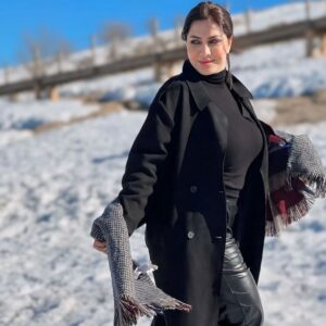 Zuhur Alaa Instagram - تفاجأنا كثيرًا!!!
حتى أيقنا أننا أخطأنا بالعطاء أكثر من اللازم،

"فتعلمنا أن لا نعطي إلا أنفسنا فقط" 
فوجدنا الراحة 
جمعه مباركه