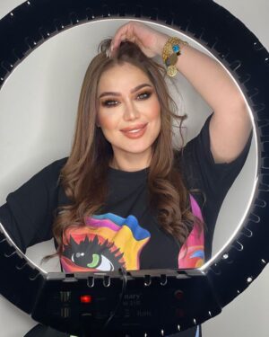 Zuhur Alaa Instagram - انا صديق جيد لكل من يحمل وجهآ واحدآ

@razan_salon مكياج وشعر صالون رزان