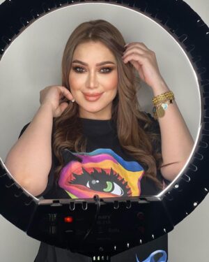 Zuhur Alaa Instagram - انا صديق جيد لكل من يحمل وجهآ واحدآ

@razan_salon مكياج وشعر صالون رزان