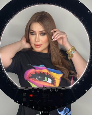 Zuhur Alaa Instagram - انا صديق جيد لكل من يحمل وجهآ واحدآ

@razan_salon مكياج وشعر صالون رزان