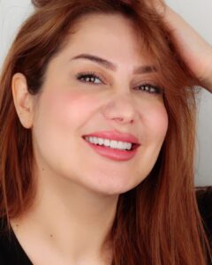 Zuhur Alaa Instagram - صباحكم خير وبركه حبيت الصوره لافلتر ولاشي تره صدك الفلاتر غيرت اشكالنا المهم شكرا لعيادة ڤينوس♥️ الي كانت ومازالت مستمره طلعني بااحلى صوره وشكرا دكتوره زينب مؤيد♥️ الي رجعت ابتسامتي الحلوه ابتسامه المشاهيرر ♥️ مركز ڤينوس @venusclinic1 دكتوره زينب @dr.zainebmuayad