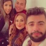 Zuhur Alaa Instagram - طبعا هاي الصوره اخر ايامنا بالتصوير في مسلسل ام بديلة ويه اصدقائي الاحبهم ❤️للعلم الصوره مفلتره هوايه #أم_بديلة @zaid.almallak @carine_aziz @mhmdghaith1