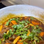 Zulin Aziz Instagram - Harini Zulin masak Daging paprik 😋 Entah lagu apa aku letak tu. Asalkan bunyi thailand jadilah. Kasik mood sikit .Korang masak apa harini? Bahan kisar : @nourskitchen.hq #puanzulinkedapur