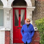 Zulin Aziz Instagram - Jom Zulin nak share pengalaman di London🇬🇧 Masa stay dekat @theestatelondon ni memang mudah nak kemana pun.Jalan kaki je nak pergi Primark hehe. Train station pun dekat,ada surau , ada Halal market semua depan rumah. Memang jalan kaki je nak kemana pun. @theestatelondon sediakan kelengkapan memasak jgk + korang boleh la berjimat duduk London ni kan. Semua benda mahal tapi bila masak,mmg banyak sangat jimat sbb barang basah dia murah ! @theestatelondon ada 4 bilik dan 3 bilik air. Memang selesa utk satu family nak stay. Nanti korang follow and tengok kat @theestatelondon .korang mesti jatuh cinta dgn location,hiasan dia ish semualah perfect! Zulin nak menabung ni..nak repeat lagi. Haih xboleh move on la London ni. Cuaca best,org2 dia pun baik2,nak cari makanan halal,surau semua mudah kat London. Okay laa jom skodeng @theestatelondon . Nak lepas rinduuuuuu 😭 London, United Kingdom