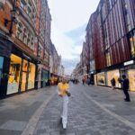Zulin Aziz Instagram - Jom Zulin nak share pengalaman di London🇬🇧 Masa stay dekat @theestatelondon ni memang mudah nak kemana pun.Jalan kaki je nak pergi Primark hehe. Train station pun dekat,ada surau , ada Halal market semua depan rumah. Memang jalan kaki je nak kemana pun. @theestatelondon sediakan kelengkapan memasak jgk + korang boleh la berjimat duduk London ni kan. Semua benda mahal tapi bila masak,mmg banyak sangat jimat sbb barang basah dia murah ! @theestatelondon ada 4 bilik dan 3 bilik air. Memang selesa utk satu family nak stay. Nanti korang follow and tengok kat @theestatelondon .korang mesti jatuh cinta dgn location,hiasan dia ish semualah perfect! Zulin nak menabung ni..nak repeat lagi. Haih xboleh move on la London ni. Cuaca best,org2 dia pun baik2,nak cari makanan halal,surau semua mudah kat London. Okay laa jom skodeng @theestatelondon . Nak lepas rinduuuuuu 😭 London, United Kingdom