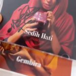 Zulin Aziz Instagram - Yeayyyy Thank You So Much Malique 🧚🏻 Korang boleh dapatkan CD single Terbaru Sedih Hati by Malique kat qarmashop.com @qarmastudios ! Karya dia kali ni lain maciammm !!! 👏🏽👏🏽👏🏽👏🏽👏🏽👏🏽