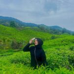 Zulin Aziz Instagram - Kena tahan roadblock, disuruh urine, Kalau keluar,jgn lupa Sunscreen! Sekian pantun dua kerat saya😆 @bebitabeautyhq