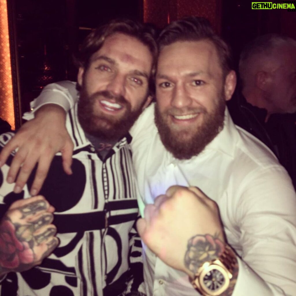 Aaron Chalmers Instagram - Good to chat to the champ champ @thenotoriousmma after my fight Saturday night!! Some positives words from him about it and onto the next 🥊