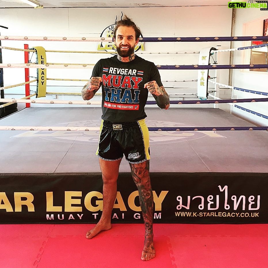 Aaron Chalmers Instagram – Back training with the Muay Thai legend ...