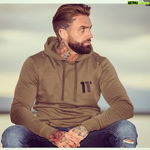 Aaron Chalmers Instagram – Sometimes I try to be a model 😂💁🏽‍♂️📸 ...