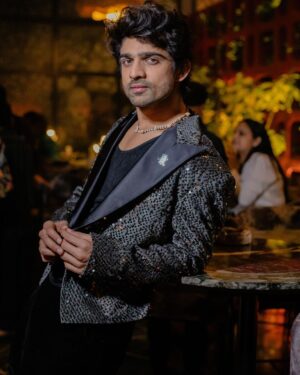 Abhishek Kumar Instagram - Sapne Poore Hote Hain or Uski Wajh Aap Sab ho 🥹❤️

#AbhishekKumar #MainAesaHiHu #bb17 #biggboss17 #abhishekavengers 

Styled by @thekaurstory17 
Outfit by:- @_umangmehta 
📸 : @thestudiojigsaw
Makeup & hair:- @ayazkhan5621_