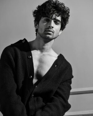 Abhishek Kumar Instagram - Cheers to the brighter side of life 🖤

Exclusively styled by @kapoormohit888
Photography @amitkhannaphotography
Wardrobe by @modabymohitkapoor
Hair & Makeup @beautybythebeastt
Location @a__square__entertainment
Pr @greenlight__media

#AbhishekKumar #Abhishekavengers #Akparivaar