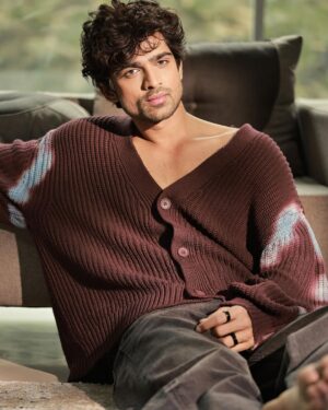 Abhishek Kumar Instagram - Choose one ♥️🙈

#AbhishekKumar #abhishekavengers 

Photography @amitkhannaphotography
Exclusively styled by @kapoormohit888
Cinematography @akphotography_mumbai
Wardrobe by @modabymohitkapoor
Hair & Makeup @beautybythebeastt
Location @a__square__entertainment
PR @greenlight__media