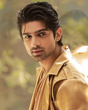 Abhishek Kumar Instagram - Thodi tareef to banti hai ❤️👑🙈

#AbhishekKumar #abhishekavengers #photoshoot #bb17 

Exclusively styled by @kapoormohit888
Photography @amitkhannaphotography
Wearing @bbl_being_beautiful_look
Hair & Makeup @beautybythebeastt
Location @a__square__entertainment
Jewellery: @kickyandperky X @affiliates_pr
Pr @greenlight__media