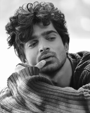 Abhishek Kumar Instagram - Main aisa hi hoon 🔥

Photography @amitkhannaphotography
Exclusively styled by @kapoormohit888
Wardrobe by @modabymohitkapoor
Hair & Makeup @beautybythebeastt
Location @a__square__entertainment
Pr @greenlight__media

#abhishekkumar #amitkhannaphotography #abhishekavengers #moods #actor
