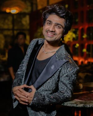 Abhishek Kumar Instagram - Sapne Poore Hote Hain or Uski Wajh Aap Sab ho 🥹❤️

#AbhishekKumar #MainAesaHiHu #bb17 #biggboss17 #abhishekavengers 

Styled by @thekaurstory17 
Outfit by:- @_umangmehta 
📸 : @thestudiojigsaw
Makeup & hair:- @ayazkhan5621_