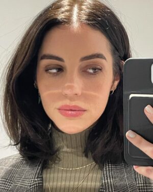 Adelaide Kane Instagram - Happy New Year 🎊
