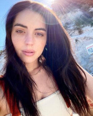Adelaide Kane Instagram - I keep doing this post wrong, whatever idc 💀