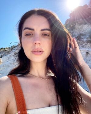 Adelaide Kane Instagram - I keep doing this post wrong, whatever idc 💀