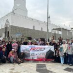 Adi Putra Instagram - Syukur alhamdulillah atas kemanisan yang diperoleh bersama isteri apabila dijemput sahabatku Dato Haji @adpadiputra untuk mengerjakan umrah di bawah kelolaan pasukannya iaitu @hadidtravelandtours. Syabas & tahniah atas pengurusan yang baik & cekap. Semoga terus berkembang pesat & mendapat keberkatan dariNya. Suka untuk aku syorkan agensi sahabatku ini kepada mereka yang berkeinginan ke tanah haram. Tak lupa adindaku @johanarrif_asari yang kali ini pergi sebagai pegawai pengiring & tak pernah lelah membantu & menemaniku sepanjang 10 hari di sana. Ajaklah pukul berapa pun. Jawapannya mesti "Jom bang!" Semestinya ada bahagian Oyan dari Dia..insyaAllah. Dan rezeki aku dalam trip ni dapat bersama para jemaah yang kepala best, sempoi & penyayang. Panjang umur kita jumpa lagi. Terima kasih sahabatku Adi. Terima Terima kasih Hadid. Terima kasih Oyan. ☝️♥️🤲