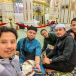 Adi Putra Instagram - Syukur alhamdulillah atas kemanisan yang diperoleh bersama isteri apabila dijemput sahabatku Dato Haji @adpadiputra untuk mengerjakan umrah di bawah kelolaan pasukannya iaitu @hadidtravelandtours. Syabas & tahniah atas pengurusan yang baik & cekap. Semoga terus berkembang pesat & mendapat keberkatan dariNya. Suka untuk aku syorkan agensi sahabatku ini kepada mereka yang berkeinginan ke tanah haram. Tak lupa adindaku @johanarrif_asari yang kali ini pergi sebagai pegawai pengiring & tak pernah lelah membantu & menemaniku sepanjang 10 hari di sana. Ajaklah pukul berapa pun. Jawapannya mesti "Jom bang!" Semestinya ada bahagian Oyan dari Dia..insyaAllah. Dan rezeki aku dalam trip ni dapat bersama para jemaah yang kepala best, sempoi & penyayang. Panjang umur kita jumpa lagi. Terima kasih sahabatku Adi. Terima Terima kasih Hadid. Terima kasih Oyan. ☝️♥️🤲