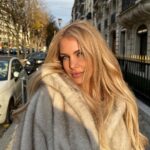 Adixia Romaniello Instagram - Dans ma bulle parisienne, avec une touche belge en prime ! #BelgeAuCœurParisienne #CultureFusionnée 🎀☁️ Avenue Montaigne , Paris