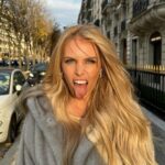 Adixia Romaniello Instagram - Dans ma bulle parisienne, avec une touche belge en prime ! #BelgeAuCœurParisienne #CultureFusionnée 🎀☁️ Avenue Montaigne , Paris