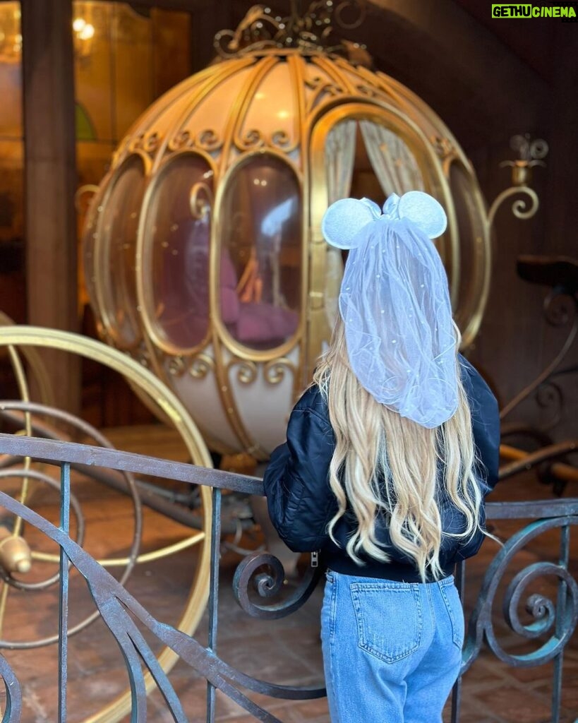 Adixia Romaniello Instagram - Disney pour Halloween 🎃 Un séjour magique ✨ Disneyland Paris