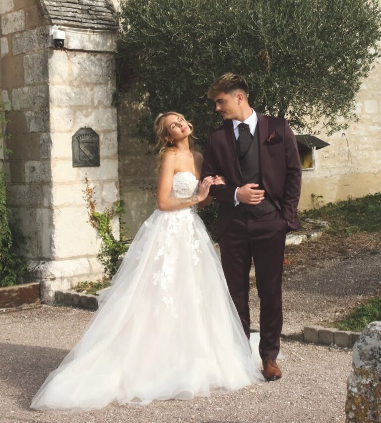 Adixia Romaniello Instagram - Je vous présente ma dernière histoire, I said yes 🤍