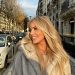 Adixia Romaniello Instagram - Dans ma bulle parisienne, avec une touche belge en prime ! #BelgeAuCœurParisienne #CultureFusionnée 🎀☁️ Avenue Montaigne , Paris