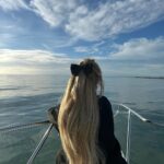 Adixia Romaniello Instagram - Exploratrice des mers, contemplant l’horizon... ou peut-être juste en train de chercher le prochain endroit pour bruncher. 🌊☀️ La Grande Motte